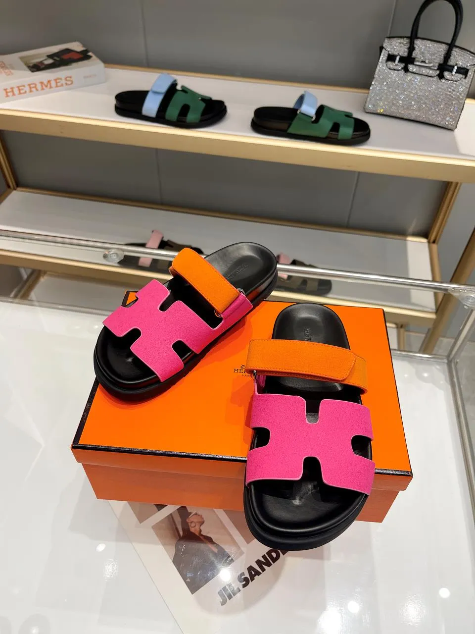👟👟Ex-factory price 440👟👟Men's +10 HERMES Chypre sandals, popular slippers are now on the market🔥🔥🔥. The original shoes at the counter are carefully made from molds. They are the favorite luxuries of big-name celebrities. High quality creates classics. You are welcome to repost the pictures and sell them!  Size: Women’s size: 35-42 Men’s size: 39-46